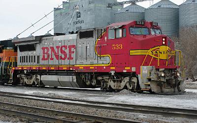 BNSF 533 Dash 8-40CW.jpg